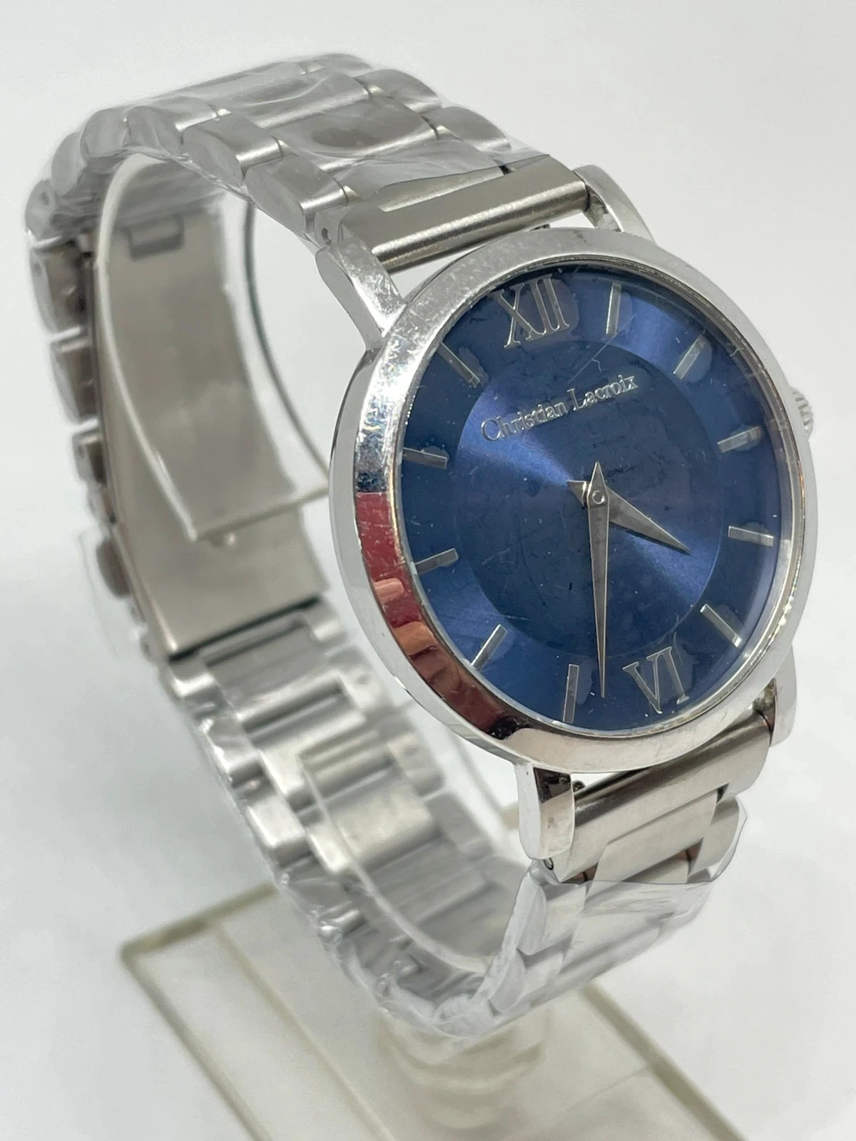Reloj Marca Christian Lacroix - muy elegante y atemporal - un dress watch con pulsera nueva en acero